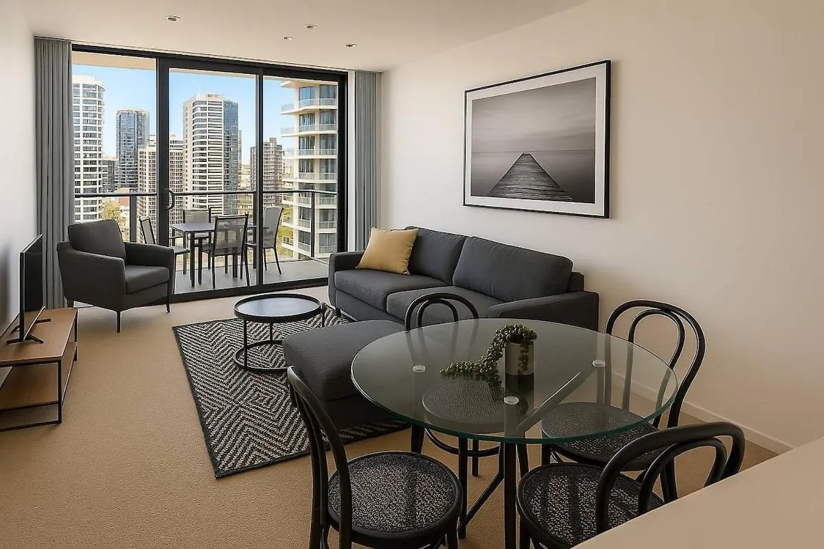 Sun-Kissed Coastal Comfort Pool,Gym,Beach,Bbq Gold Coast